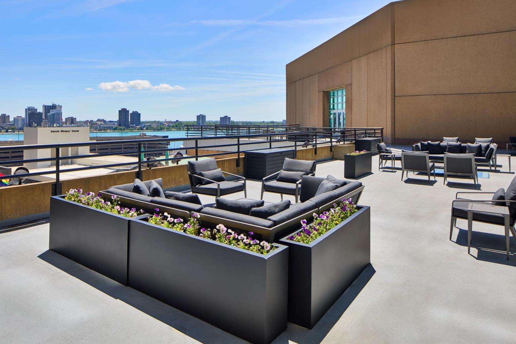 Courtyard By Marriott Detroit Downtown Hotel Exterior photo